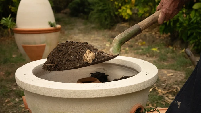 Jarre en céramique artisanale, création sur-mesure pour jardin contemporain